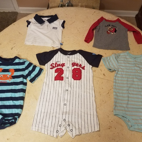 Lot of boys sleepers and onsies - Picture 4 of 4